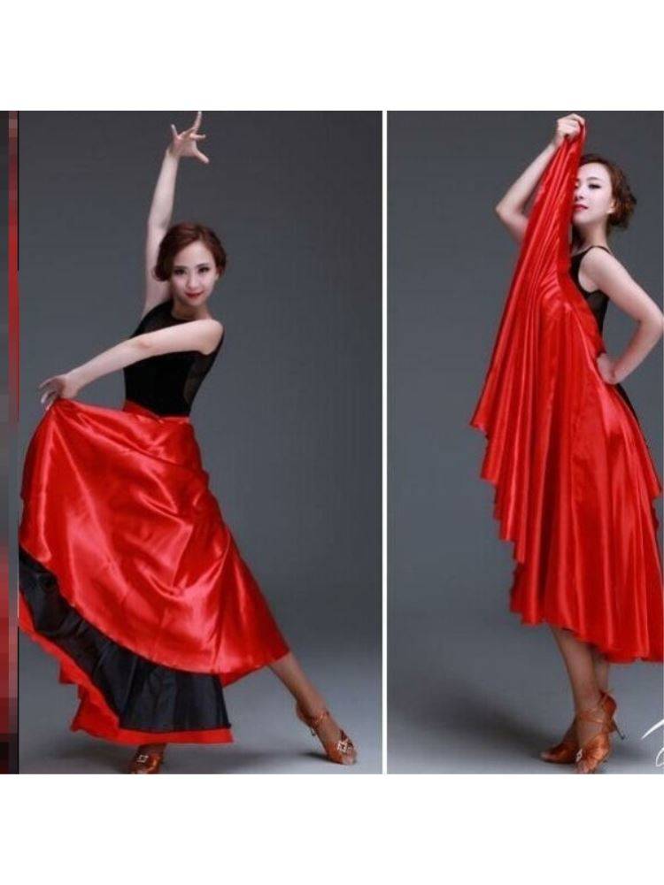 The Spanish troupe dance cape specialty Latin troupe troupe troupe