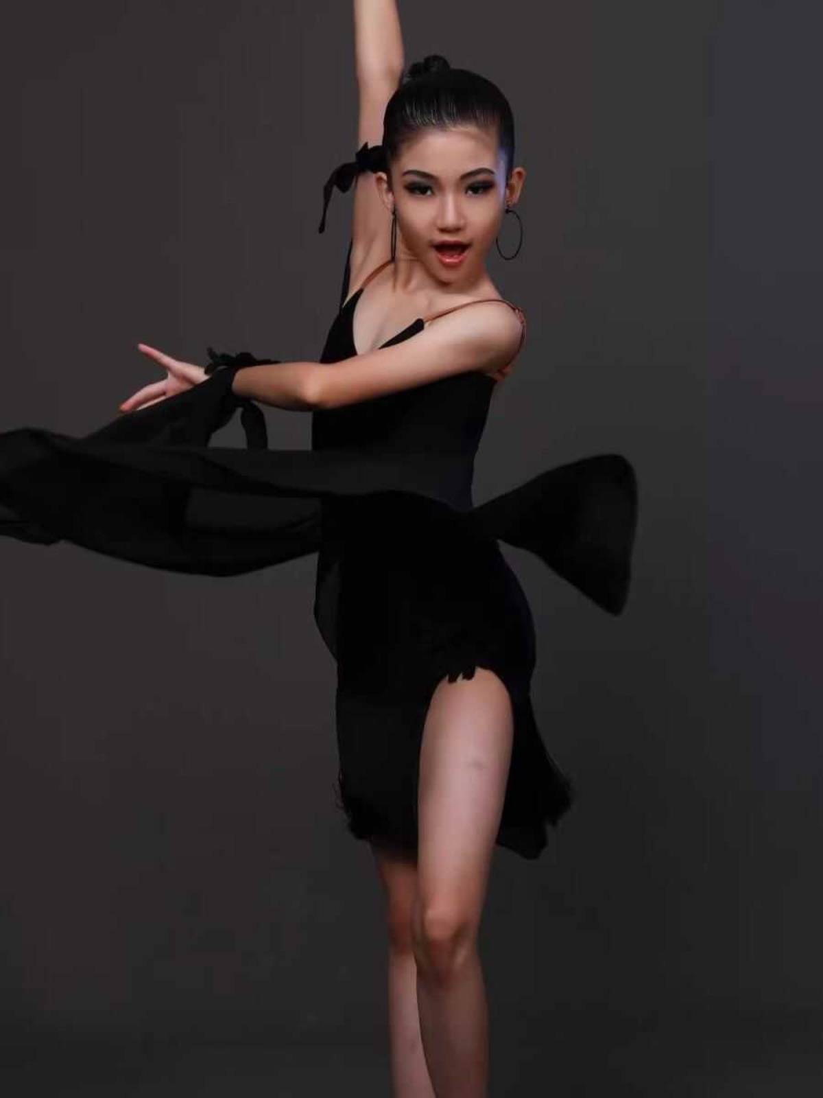 The new suspender flower clothing black pool high -end high -end performance dance service children's flowing Soviet grade competition Latin dance service