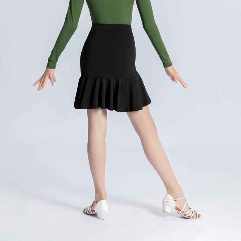 The new Latin dance girl dance skirt children's practice skirt children's dance competition performed black half skirt