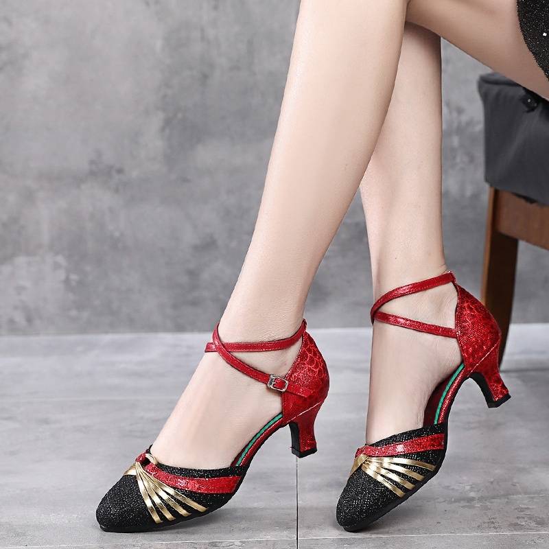 Summer dance shoes beef tendon soft bottom Latin dance shoes adult ladies wear fashion friendship square dance shoes