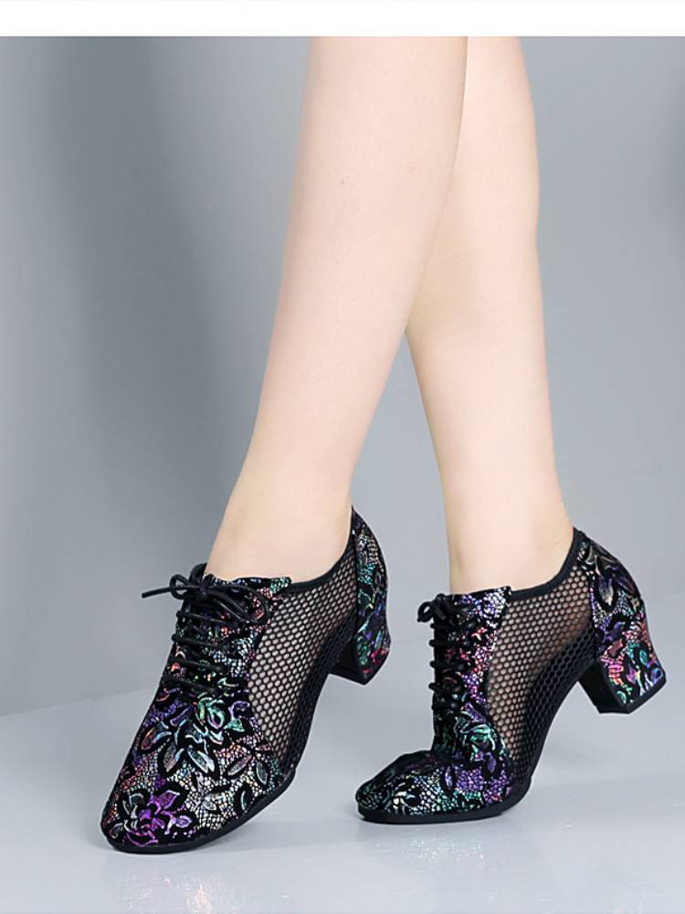 The new leather new Latin female adult dance shoes soft sole waterman in the middle of spring and summer with Modern Teacher Square dancing shoes