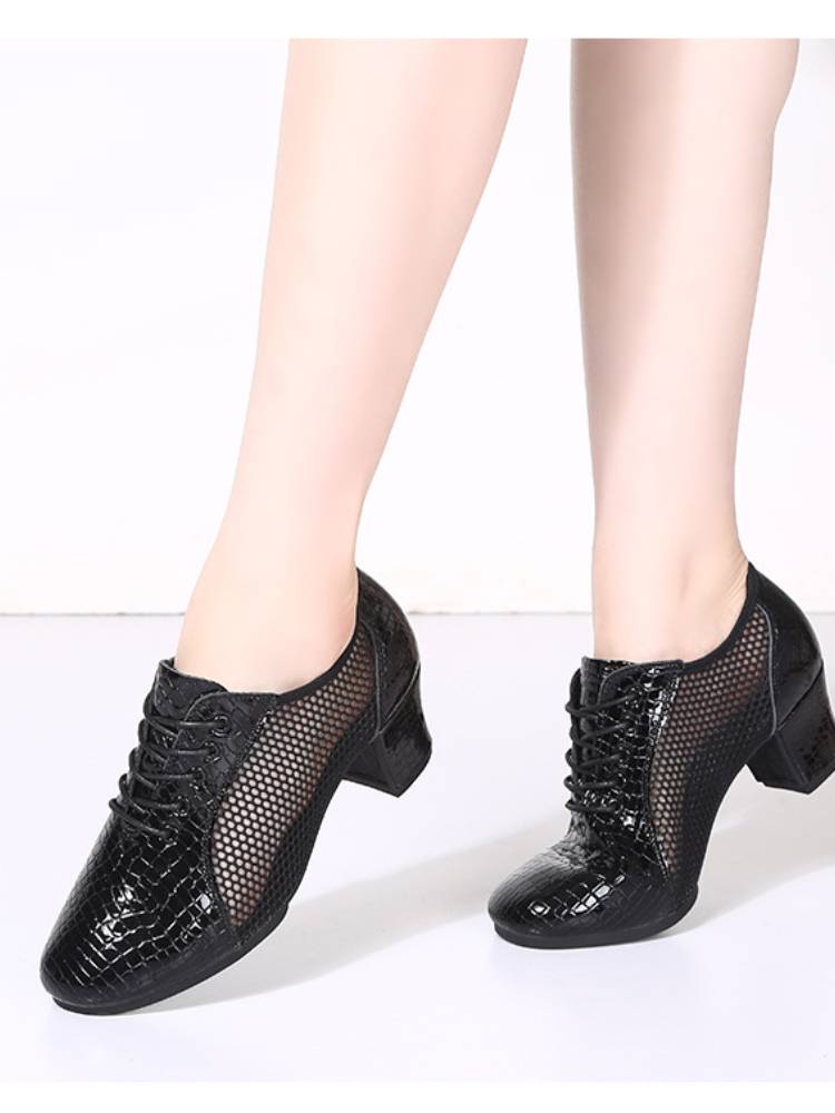 The new leather new Latin female adult dance shoes soft sole waterman in the middle of spring and summer with Modern Teacher Square dancing shoes