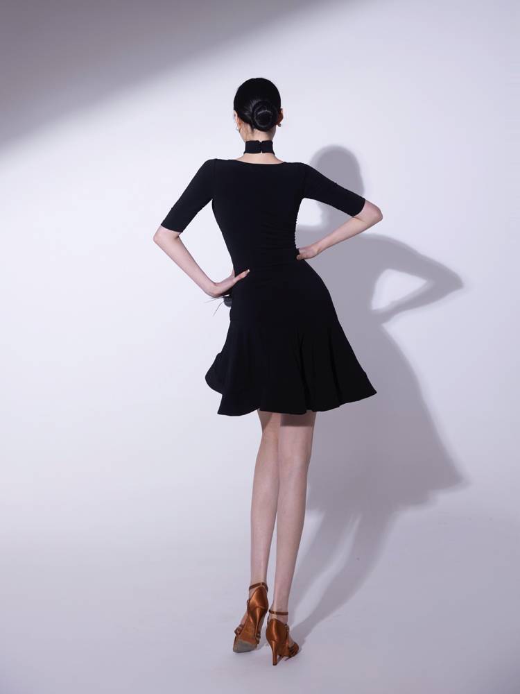 Conny's new Latin dance skirt dance training uniform medium short sleeve top black half -body skirt set female performance service