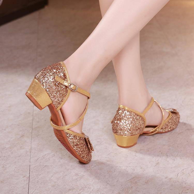 ♪ LITTLE GIRL WITH SHOES ♪