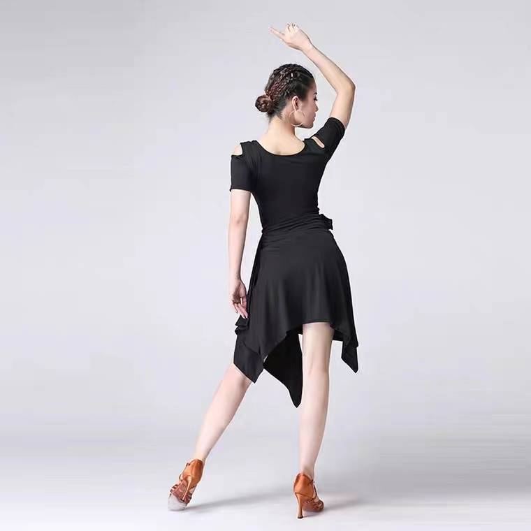 The new Latin dance apron triangular scarf skirt is a bandic adult female square dance skirt hip hipline practice performance
