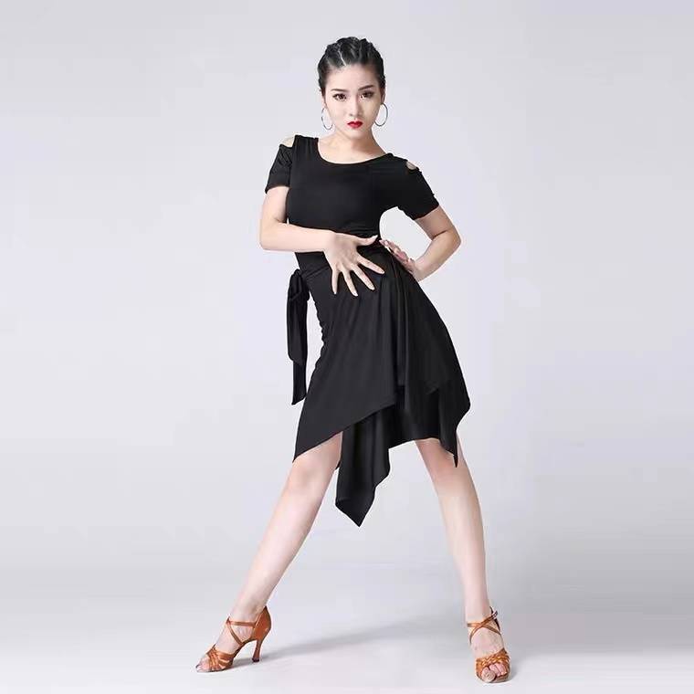 The new Latin dance apron triangular scarf skirt is a bandic adult female square dance skirt hip hipline practice performance