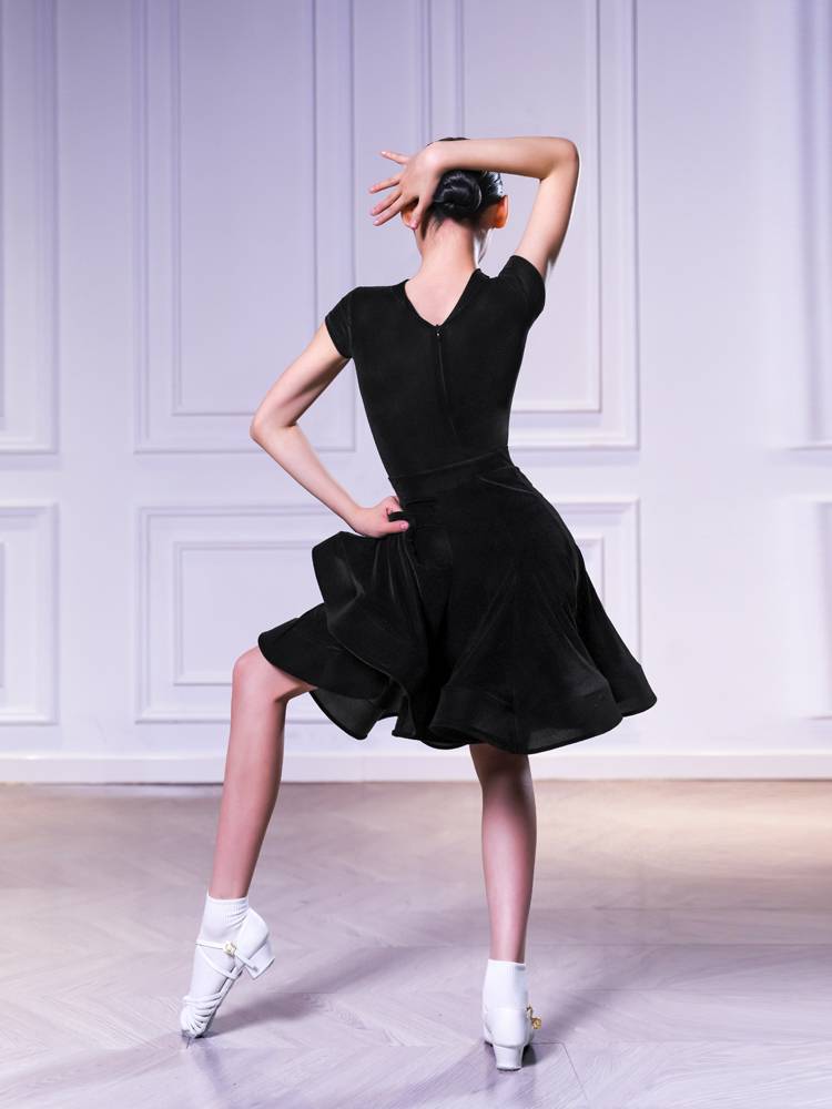 Connilin Dance Dance Girl Black Pond stipulates the race test service performance service fish bone split skirt jacket set