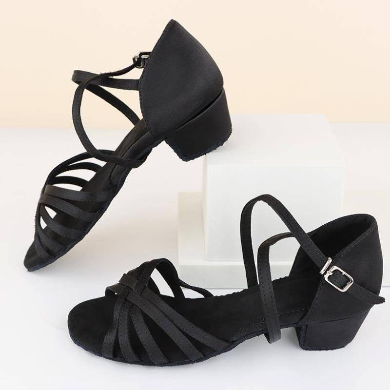 Shoe-shaped teachers perform girls' beginners with high heels in Latin dances