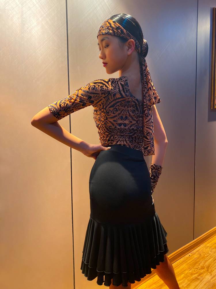 Conny new net red Latin dance suit training service girl dance dress show watch performance flower clothing