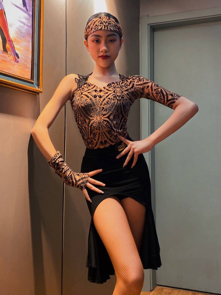 Conny new net red Latin dance suit training service girl dance dress show watch performance flower clothing