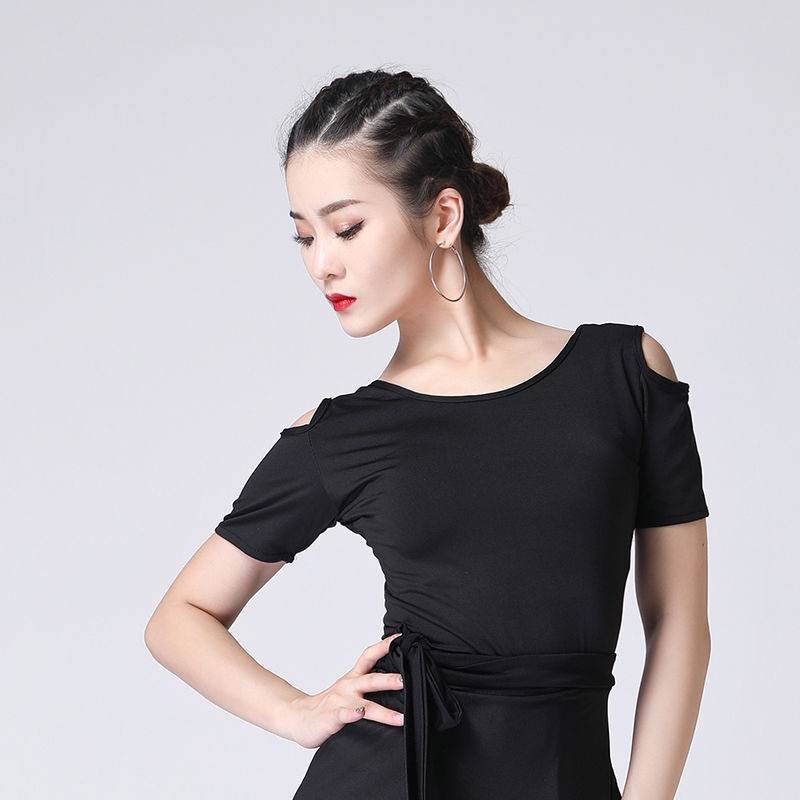 A new adult Latin girl with a short-sleeved, hot-sleeved, hot-sleeved, hot-sleeved, red-sleeved Modden