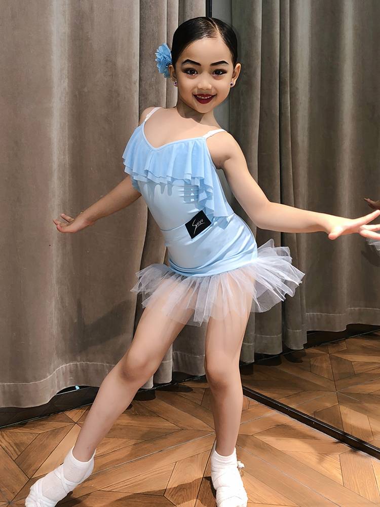 The new Latin choreographer dances for girls and young children in Sejon summer