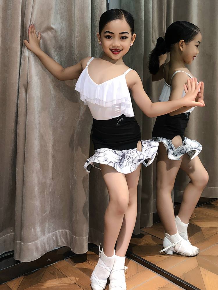 The new Latin choreographer dances for girls and young children in Sejon summer