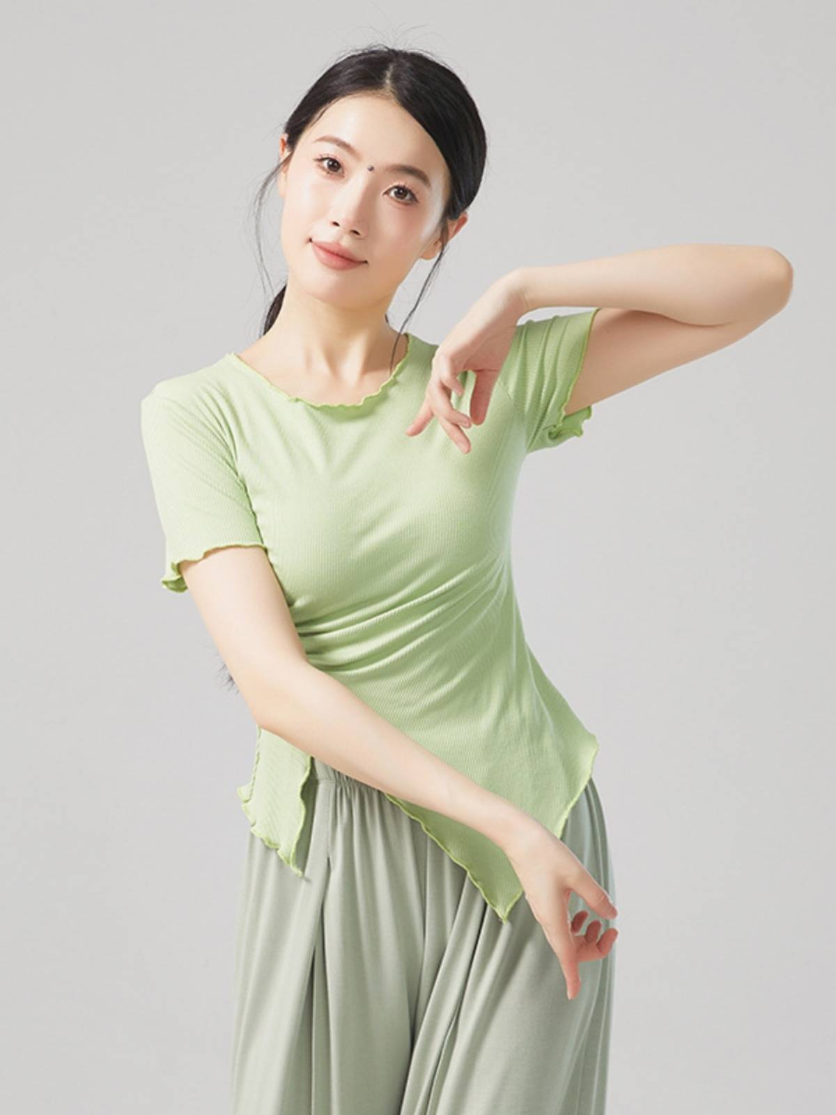 Classical dance service wooden ear round neck T -shirt female thin Hong Kong wind shirt summer short -sleeved split modern dance teacher class