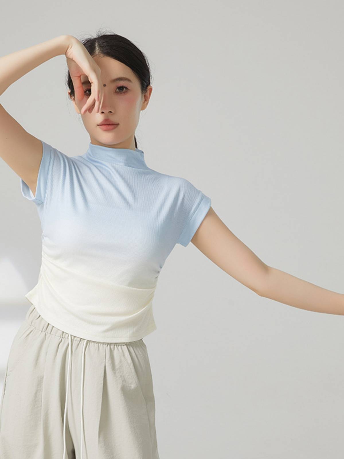 Classical Dance Half -Neck Dance Server Modern Dance Female 2024 Summer Gradient Short Sleeve Top Together Practical Service