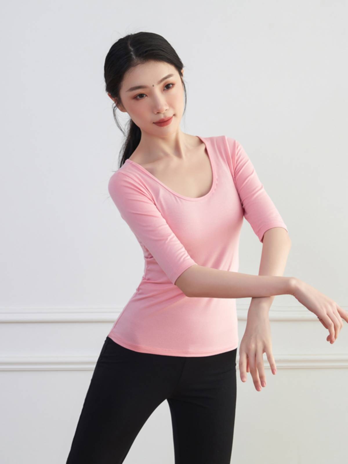 Clearance dance practice uniform Top, female black mid -sleeved modern dance suit is thin Chinese dance -shaped dress clothes