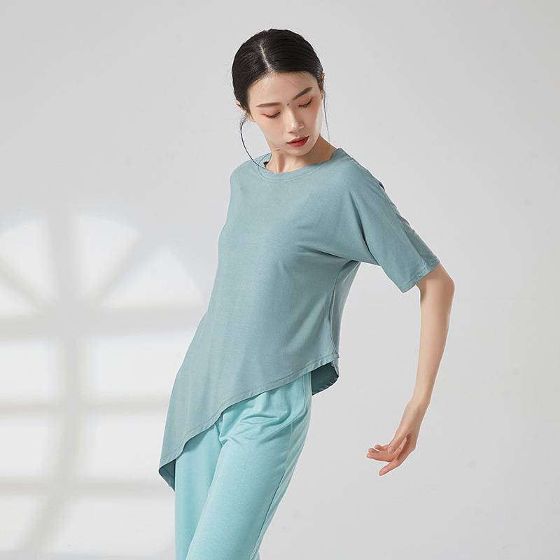 Modern dance practice service female ancient style loose right split classic dance short -sleeved white T -shirt model performance performance