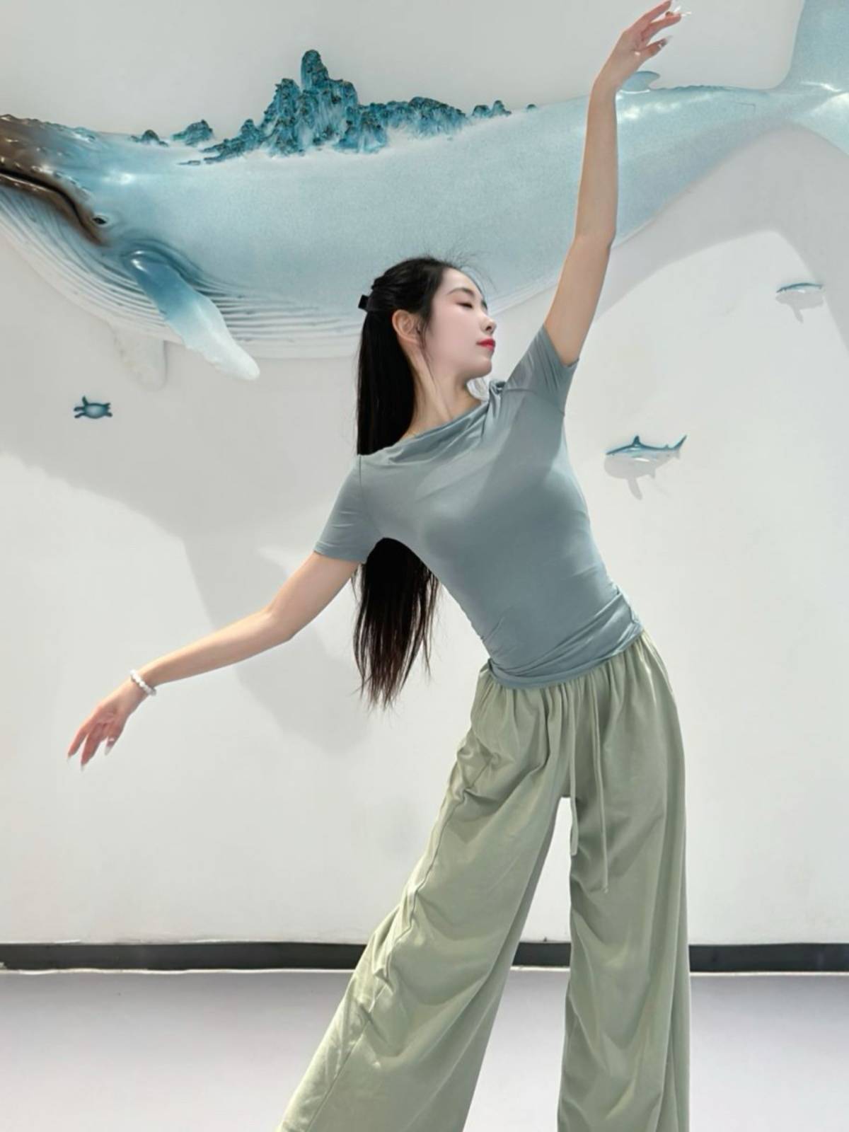 Dance service female word leads short -sleeved slimming and thin classical dance top modern dance -shaped dress Chinese dance exercise uniform