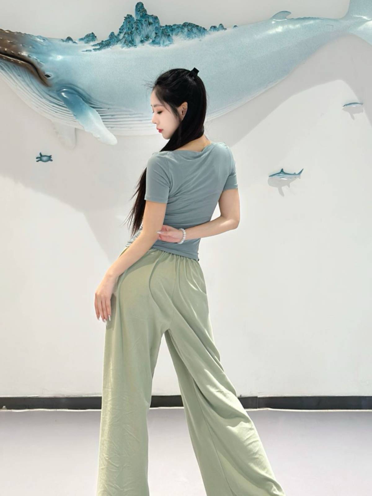 Dance service female word leads short -sleeved slimming and thin classical dance top modern dance -shaped dress Chinese dance exercise uniform
