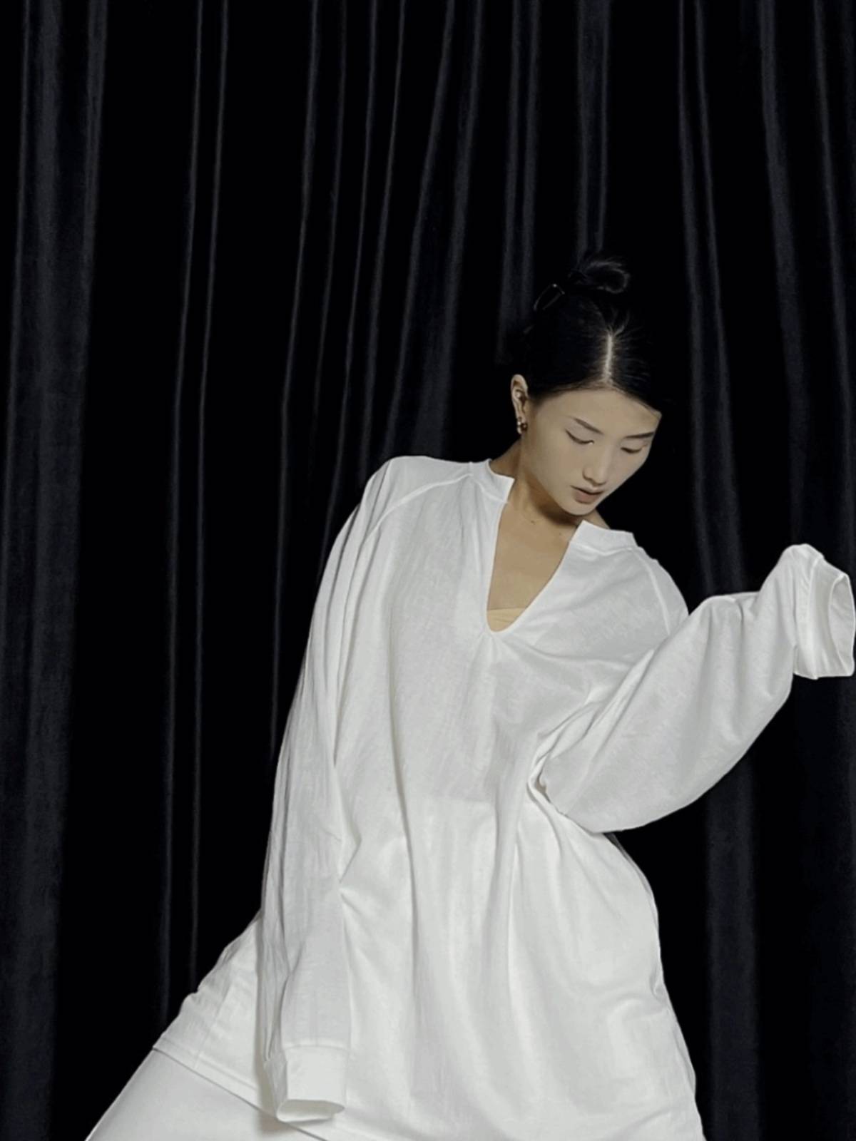 IT'S A NEW WHITE V-COLOURED DANCE LONG-SLEEVED MODERN JAZZ SHIRT