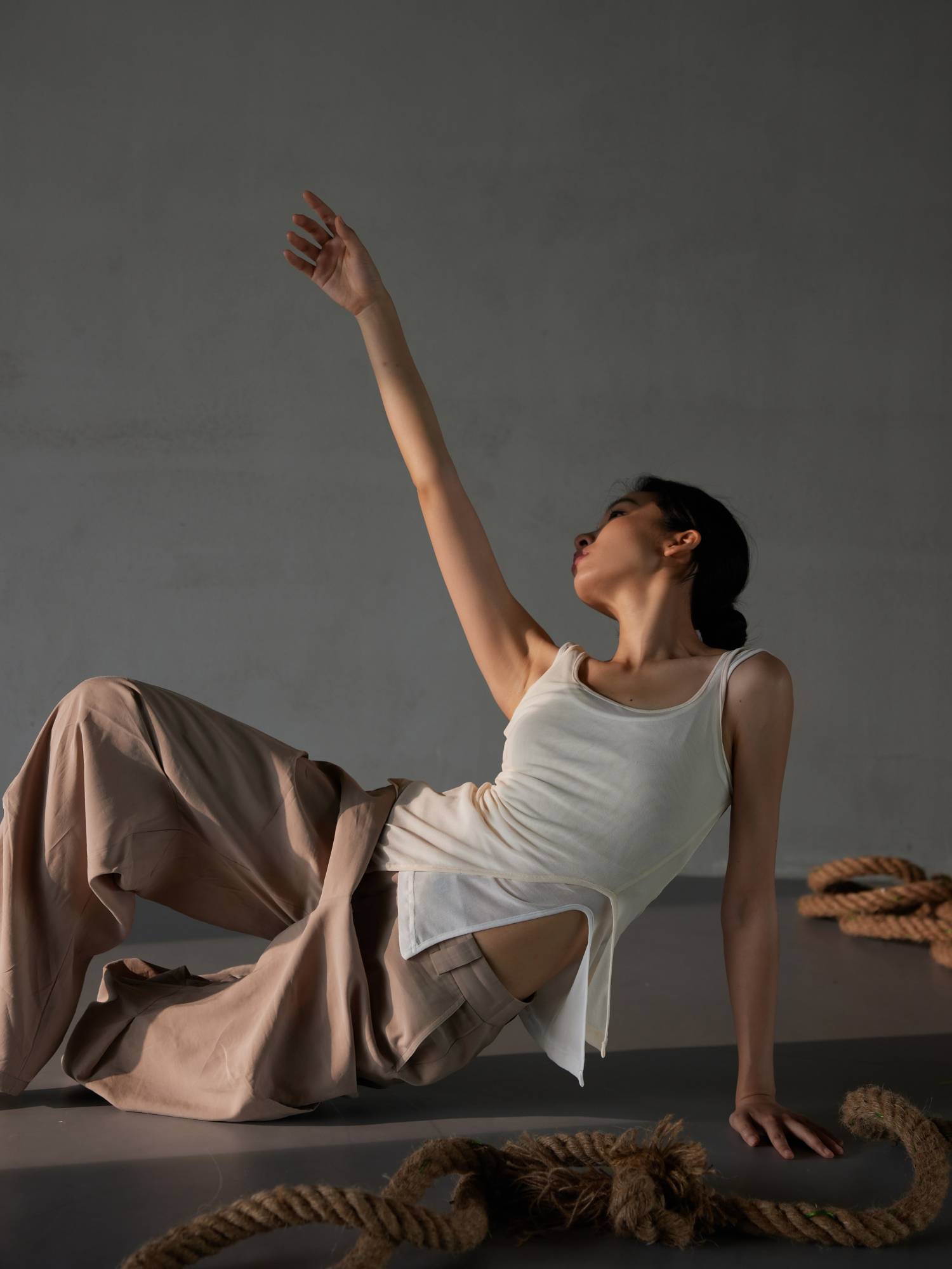 Modern Dance Showers shows how you double-player-like watching stitching camisole sleeveless vestal