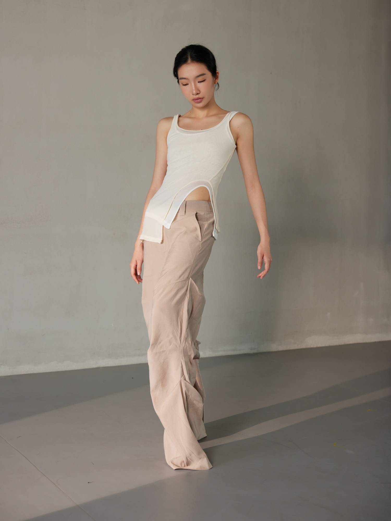 Modern Dance Showers shows how you double-player-like watching stitching camisole sleeveless vestal