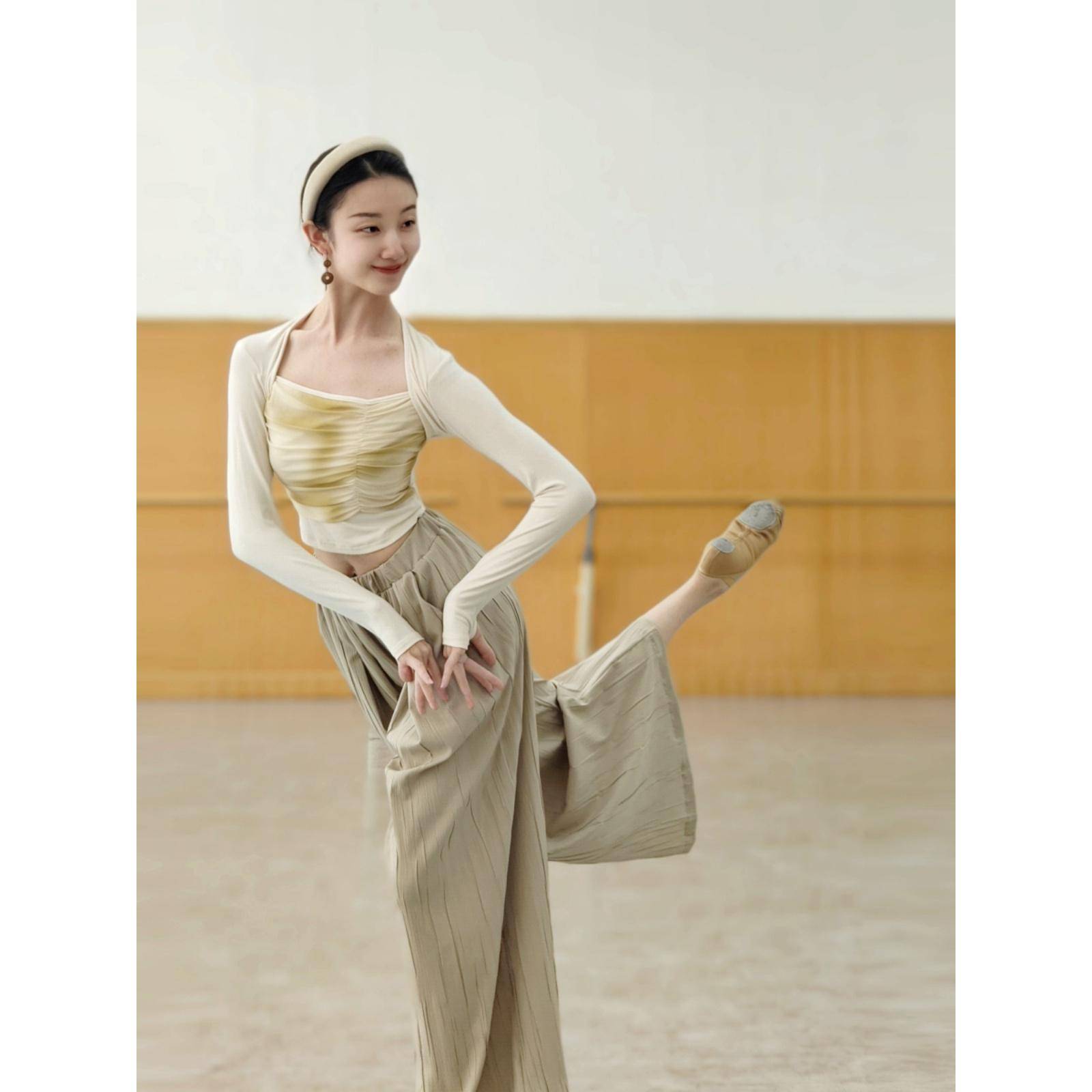 Modern Dance Spring and Summer Dance Ink Main Gaunting Dress Dress Classical Dance Form Training Long -sleeved Costume Female Art Test
