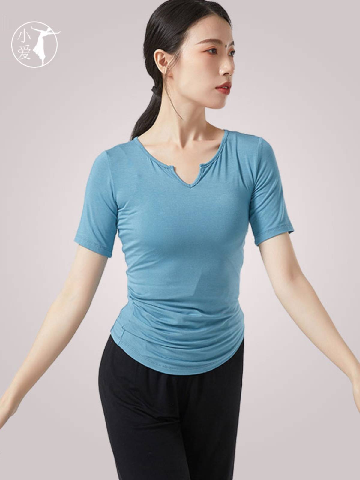 Modern dance service practice suit refers to Model a thin top in the summer body dancing black Chinese dance long sleeves