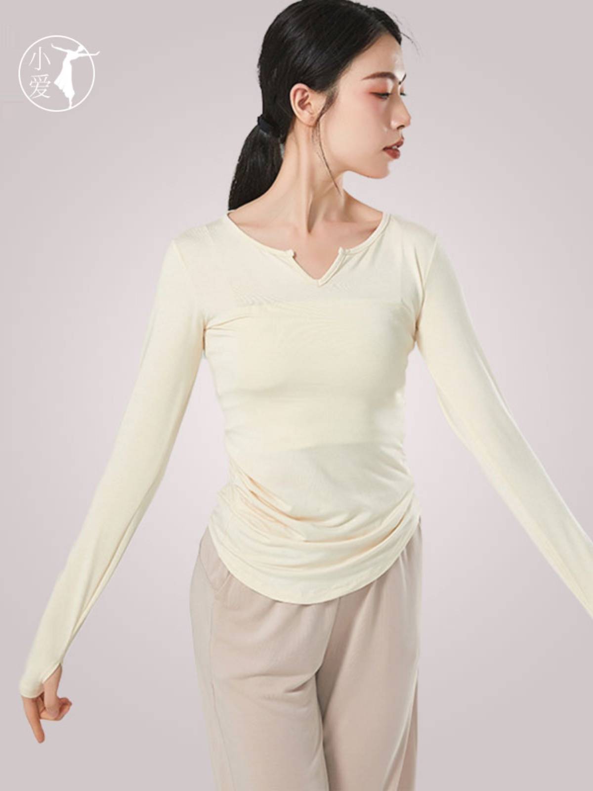 Modern dance service practice suit refers to Model a thin top in the summer body dancing black Chinese dance long sleeves