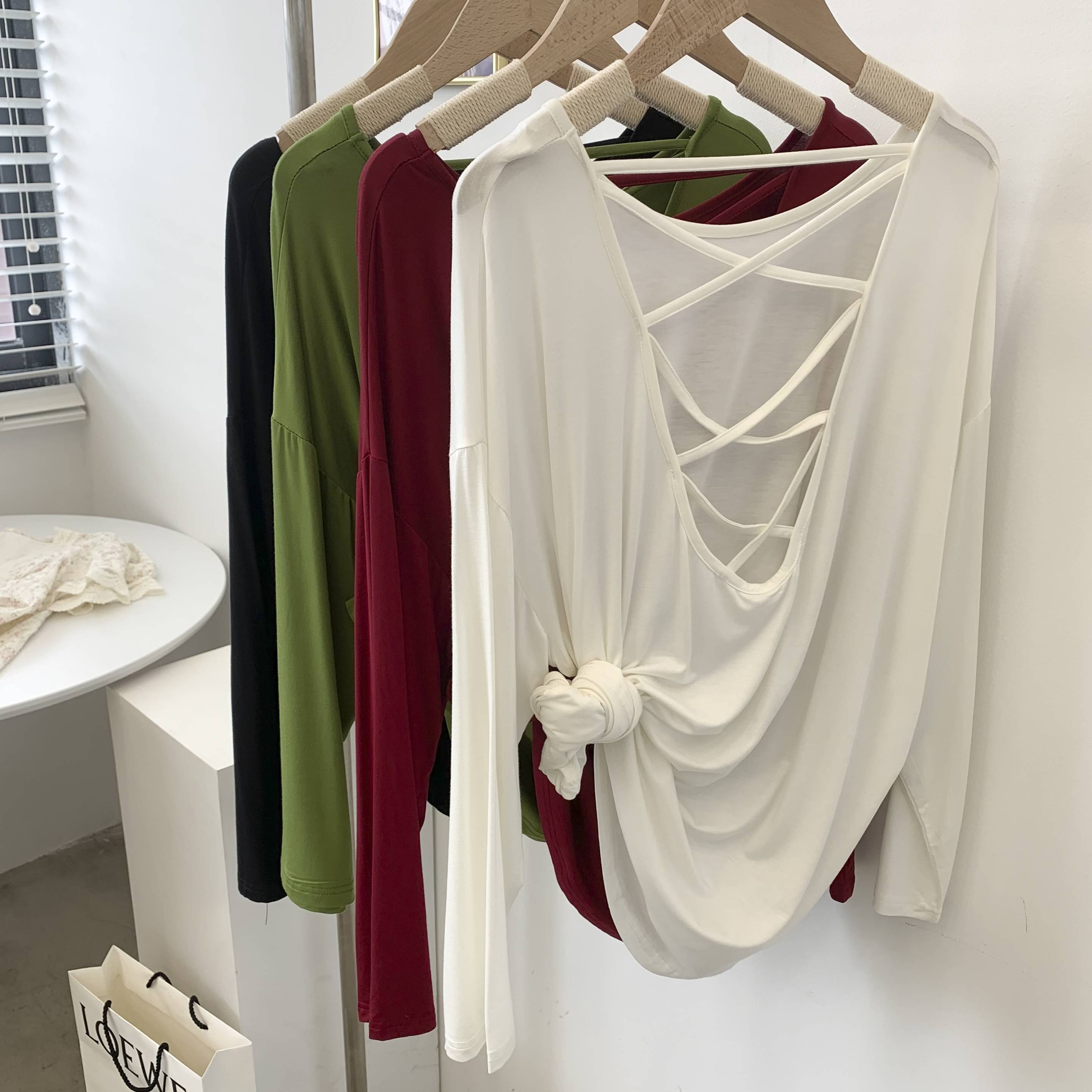 Sexy Back Model Long Sleeve T -shirt Female 2024 Spring New Loose Loose Large Sleeid Sleeve Sleeve Sleeping Top