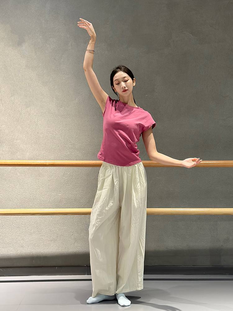 Short -sleeved dance service Modern dance exercise service student classroom body training suit is suitable for daily wear T -shirts