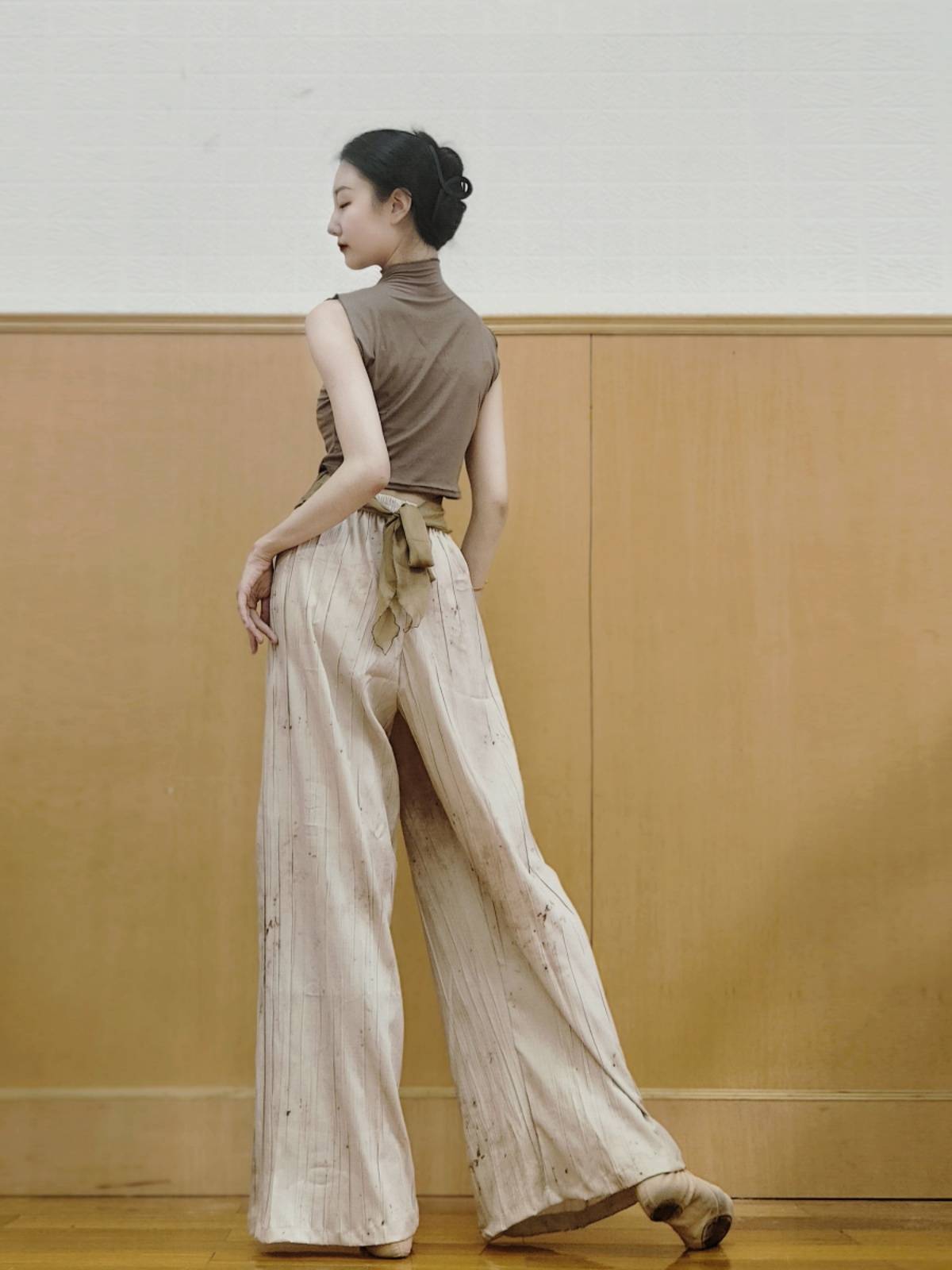 Classical dance -shaped body exercise uniforms in summer new daily clothes can wear back -back modern dance short -sleeved dance clothes