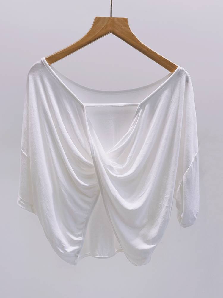 Designing a loose-backed, modern dance suit, short-sleeved, charlatan-class dance