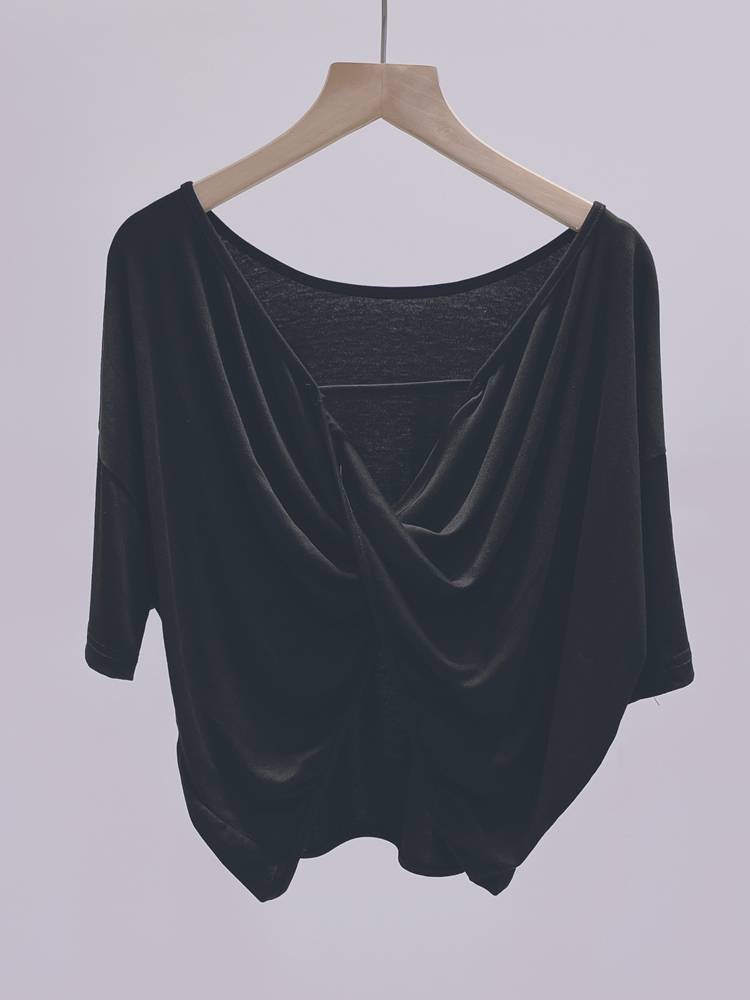 Designing a loose-backed, modern dance suit, short-sleeved, charlatan-class dance