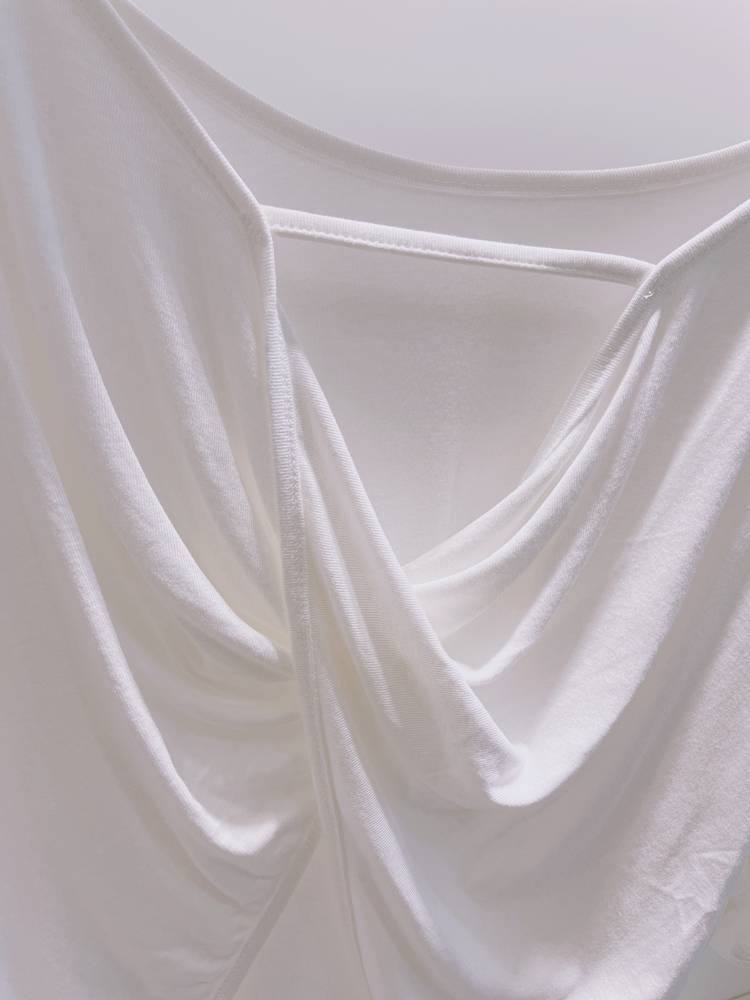 Designing a loose-backed, modern dance suit, short-sleeved, charlatan-class dance