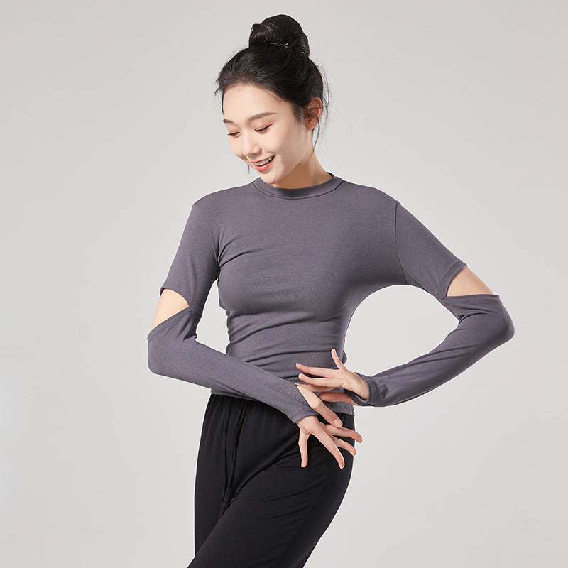 Modern dance exercise girl dance wearing a long sleeve sleeve sleeve fingers a classic dance training service square dance service