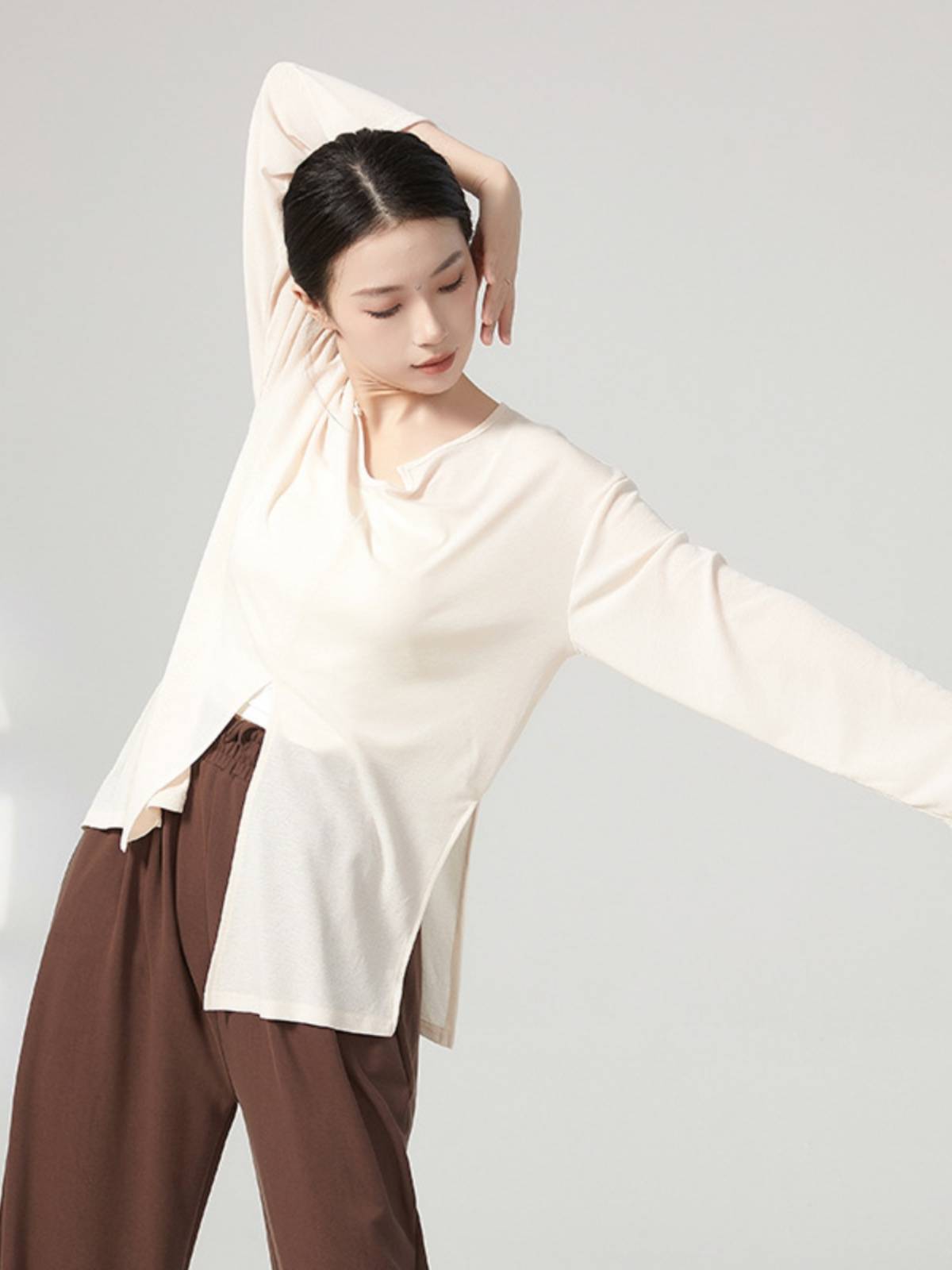 Modern dance irregular split long -sleeved top dance clothes practice costume clothes classical dance loose T -shirt dancing clothing female