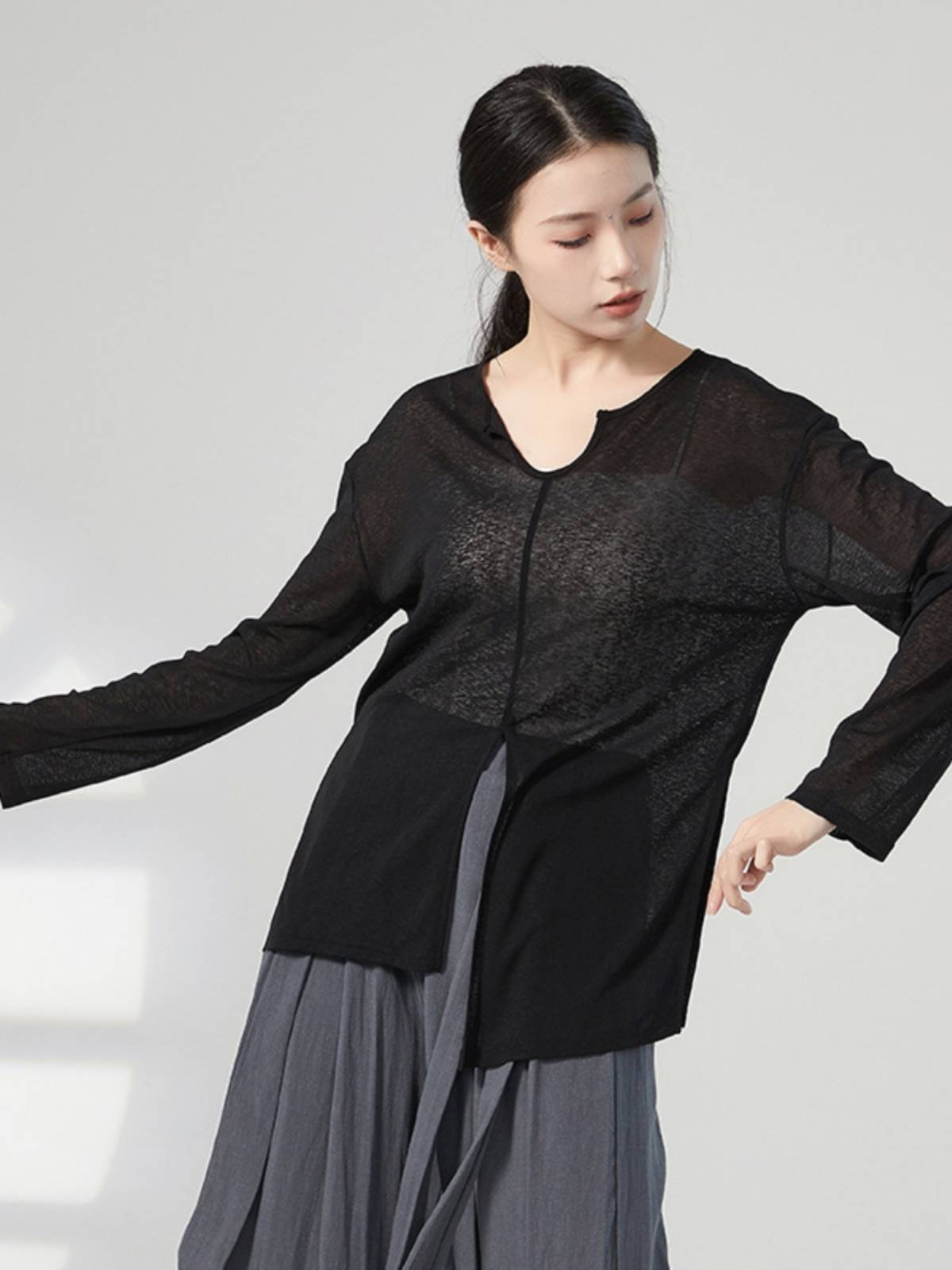 Modern dance irregular split long -sleeved top dance clothes practice costume clothes classical dance loose T -shirt dancing clothing female