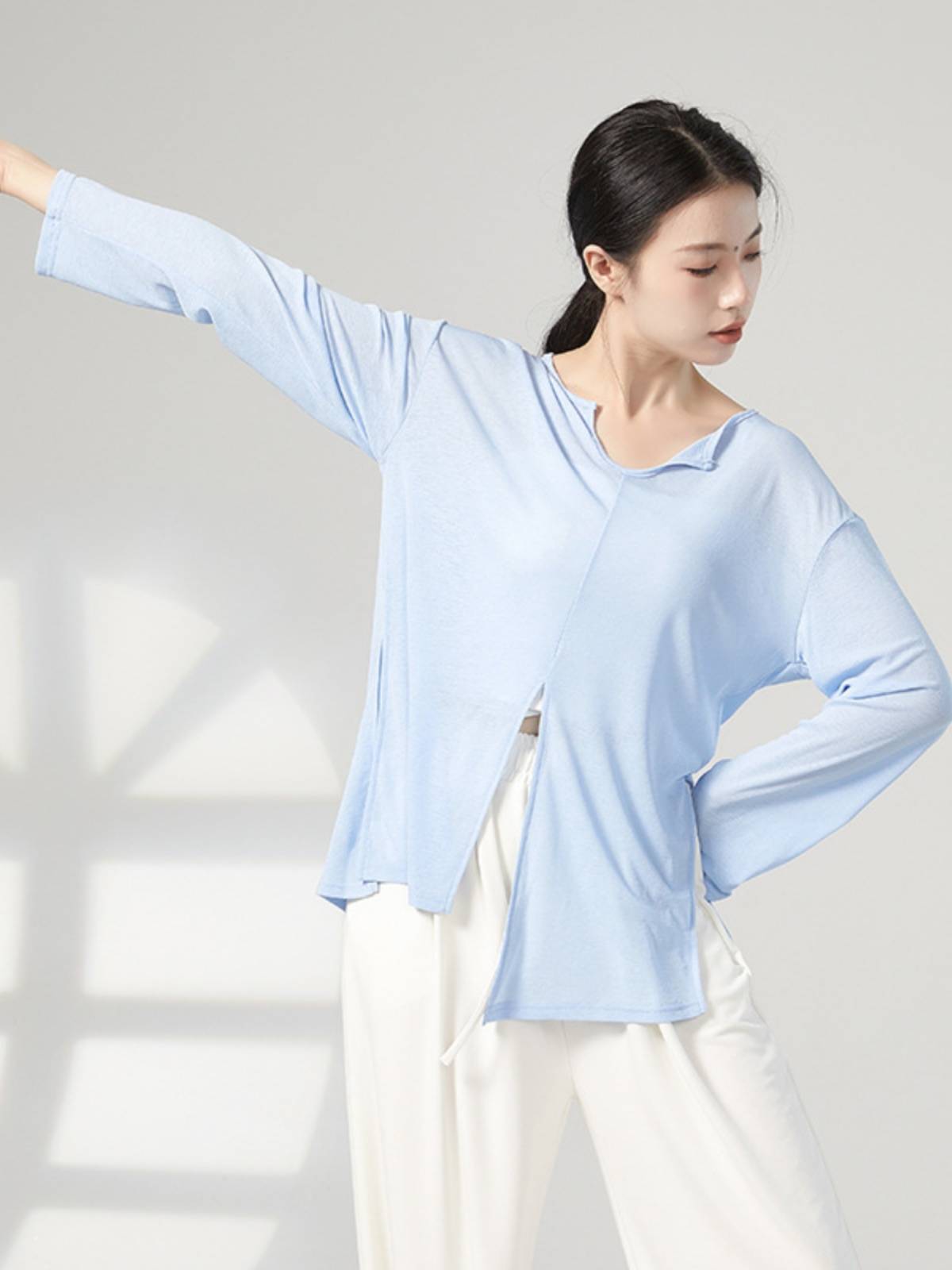 Modern dance irregular split long -sleeved top dance clothes practice costume clothes classical dance loose T -shirt dancing clothing female