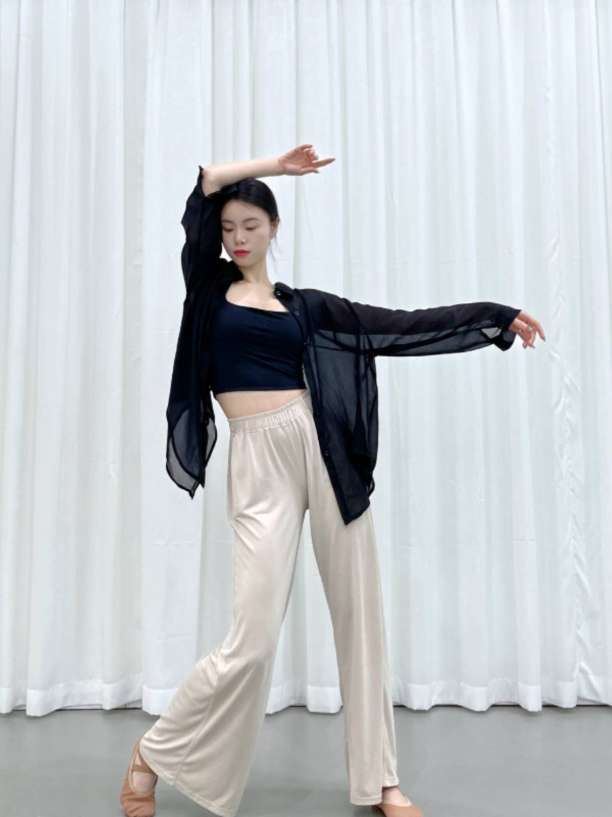 Large size modern dance classical dance female adult shirt shape training service Chinese dance jazz dance exercise performance service