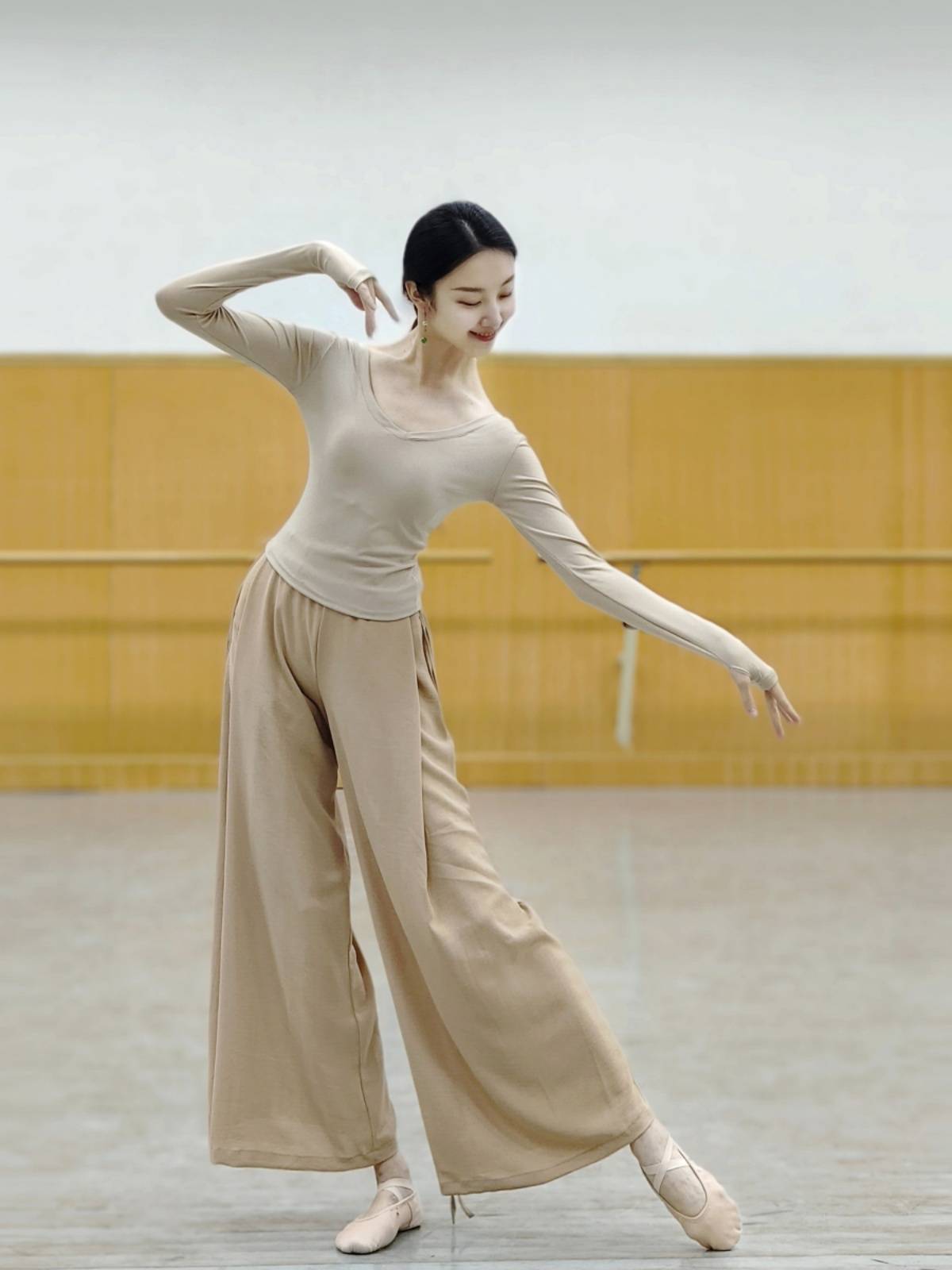 Modern Dance Practice Dance Dance Pants Loose and Sely of Straight Width Wide Pants Term Pants Chinese Classical Dance Pine Pants Performance
