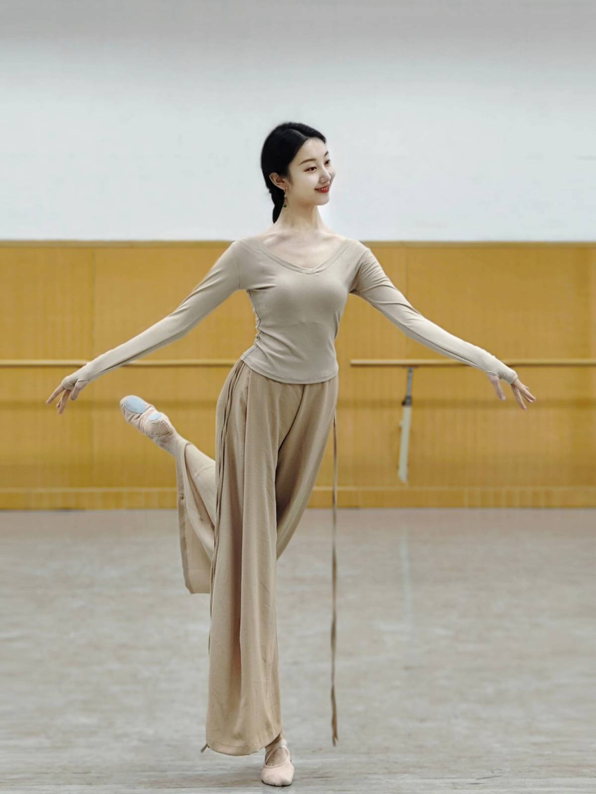 Modern Dance Practice Dance Dance Pants Loose and Sely of Straight Width Wide Pants Term Pants Chinese Classical Dance Pine Pants Performance