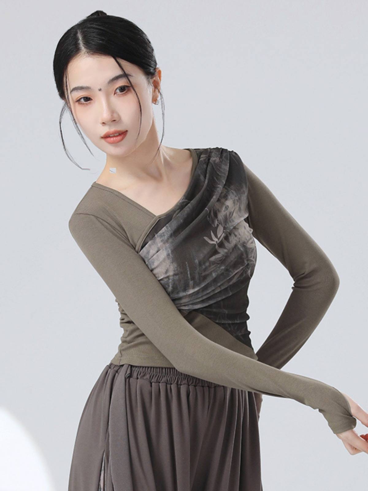 Guofeng's new Chinese -style stitching ink gauze sloping design sense long -sleeved sleeve refers to modern dance dance practice clothes