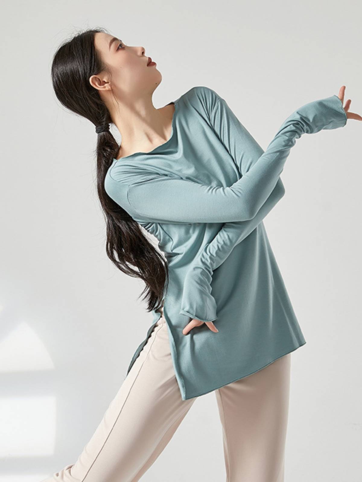 Loose modern dance exercise uniforms Top female personality split teacher class classical dance plus long -sleeved base training collections