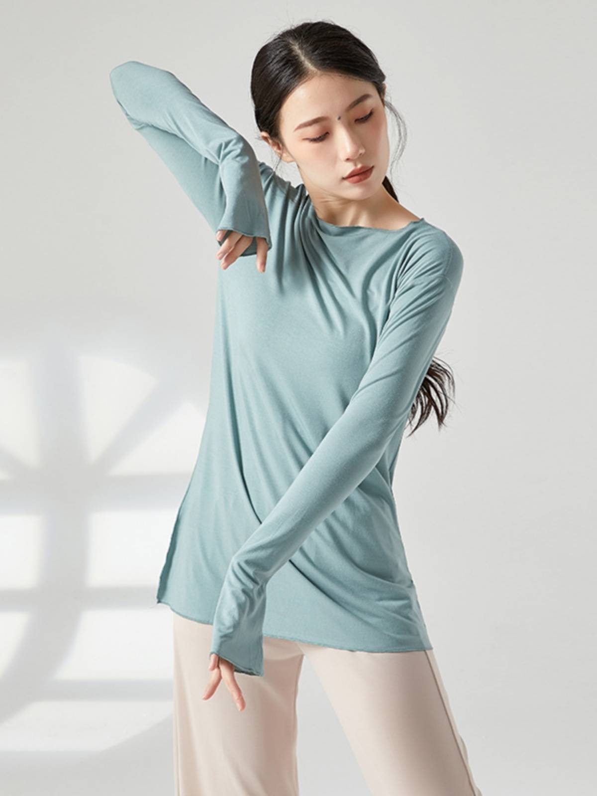 Loose modern dance exercise uniforms Top female personality split teacher class classical dance plus long -sleeved base training collections