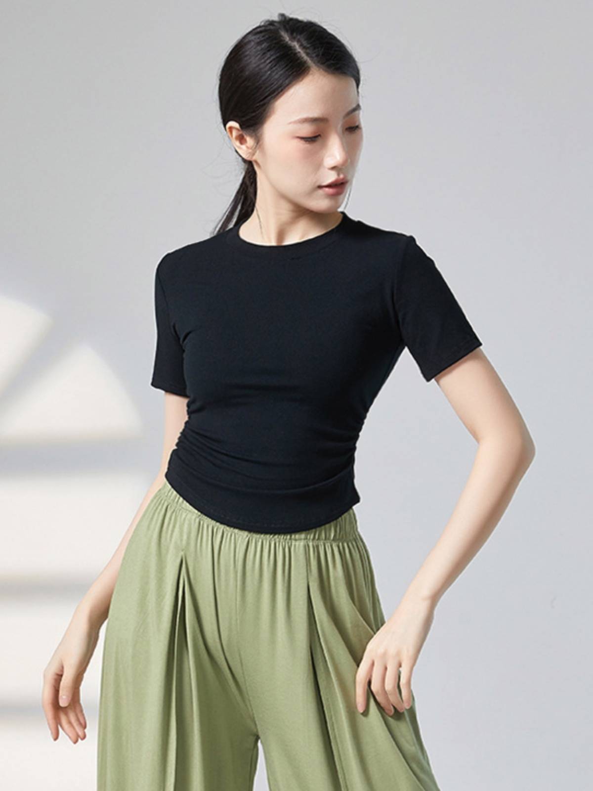 Modern dance shirt, thin woman practitioner, short -sleeved summer dance service classical dance clothing shape training service test