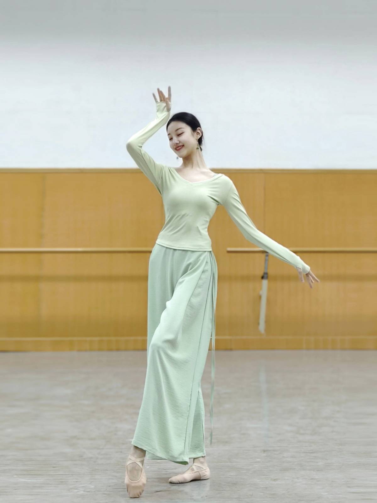 Modern Dance Practice Dance Dance Pants Loose and Sely of Straight Width Wide Pants Term Pants Chinese Classical Dance Pine Pants Performance