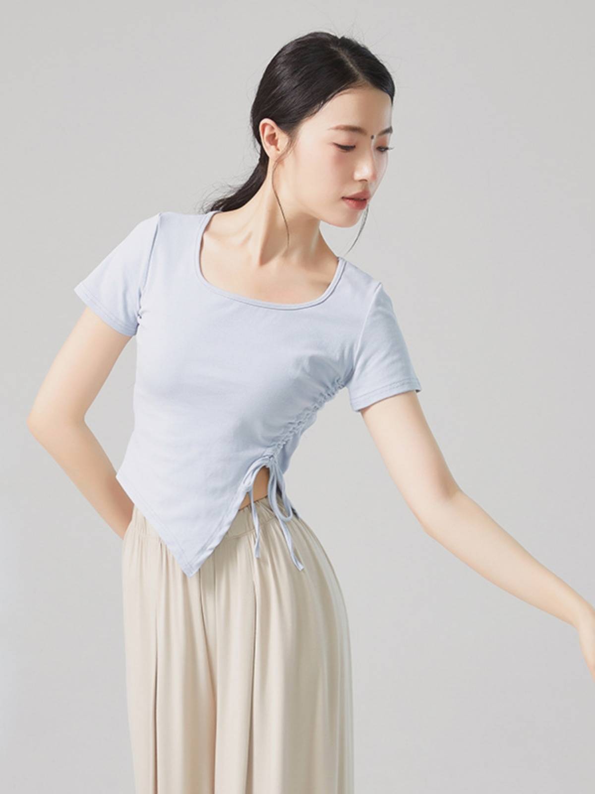Classical dance modern dance -shaped dance drawing irregular dance clothes Dress training uniform uniform short -sleeved female T -shirt