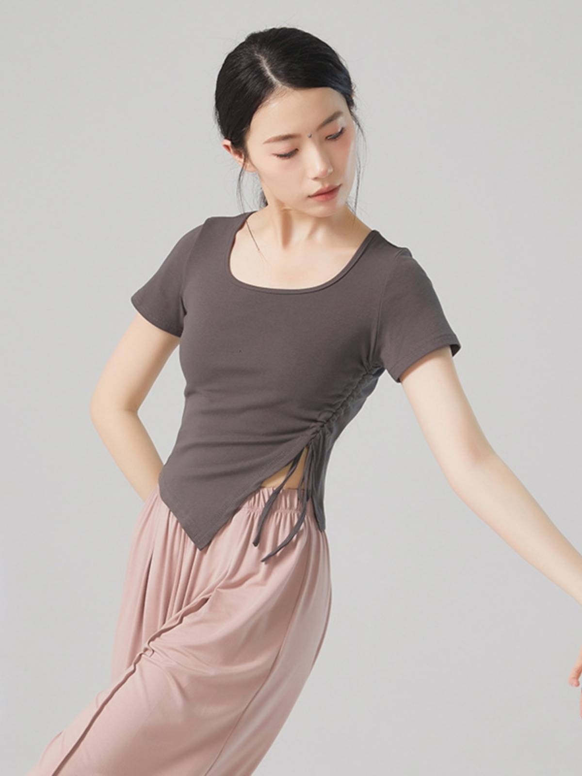 Classical dance modern dance -shaped dance drawing irregular dance clothes Dress training uniform uniform short -sleeved female T -shirt