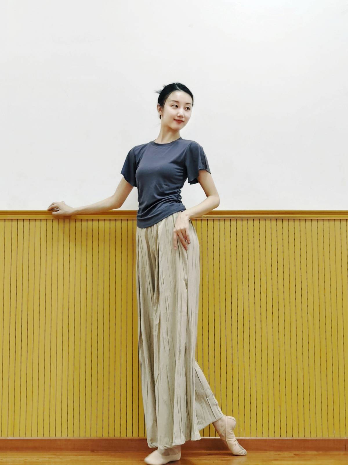 Classical dance -shaped physical fitting clothes Summer new daily daily wearing modern dance lotus leaf short sleeves thin dance clothes